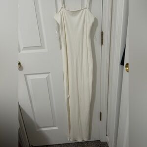 Maxi dress w/ slit